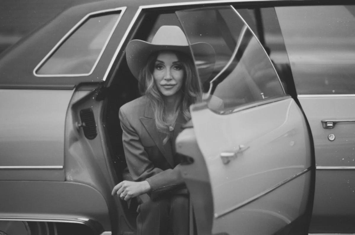 Ashley Monroe Challenges the Music City Narrative with Vulnerable Dear Nashville EP and Career Retrospective