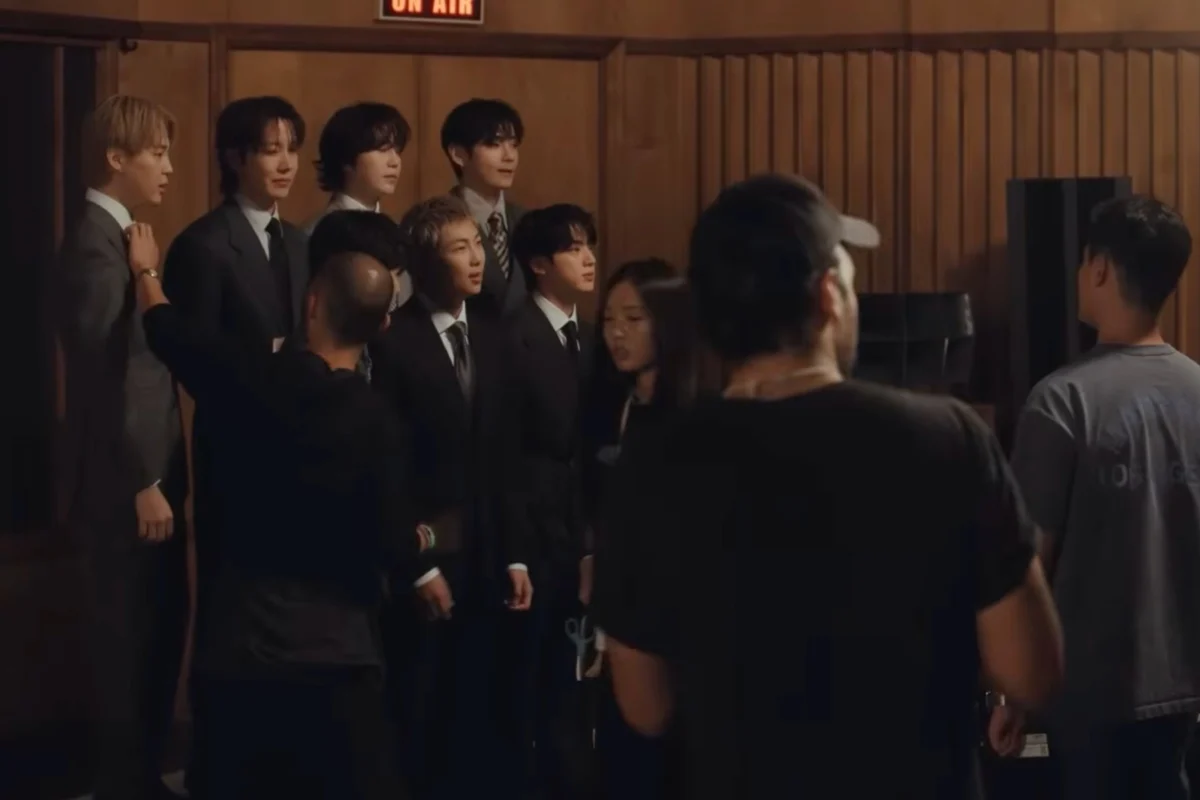 The clip shows the septet shooting the cover of new album ARIRANG and sitting down to answer challenging questions.