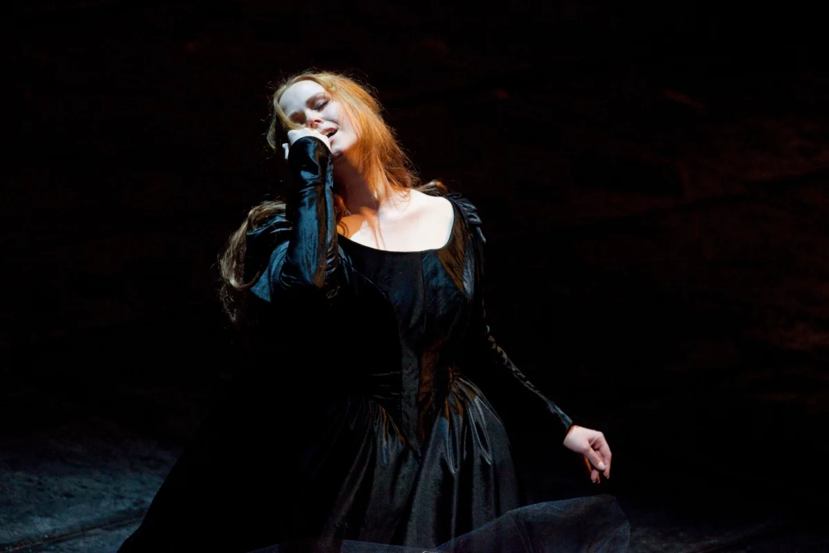 The Dual Fortunes of Lucia di Lammermoor at Teatro San Carlo: From Omission to Ovation