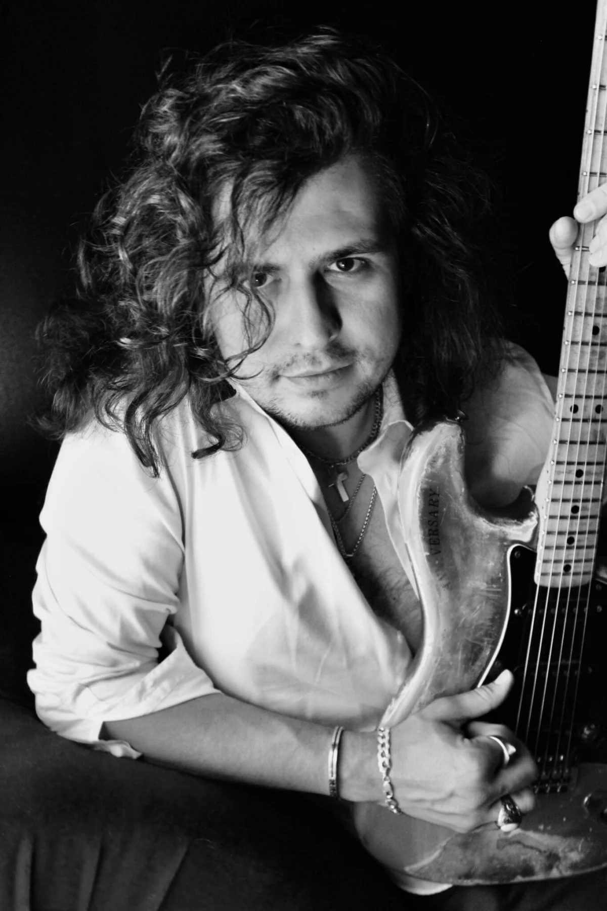 Alex Kilroy Announces Debut Album Release and Unveils Empowering Single "Break My Chains"