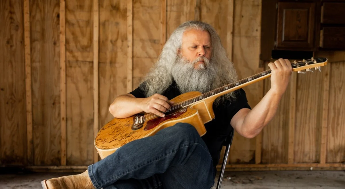 Jamey Johnson Honors Country Music Icon, Merle Haggard, With Cover Of “Pretty When It’s New” | Whiskey Riff