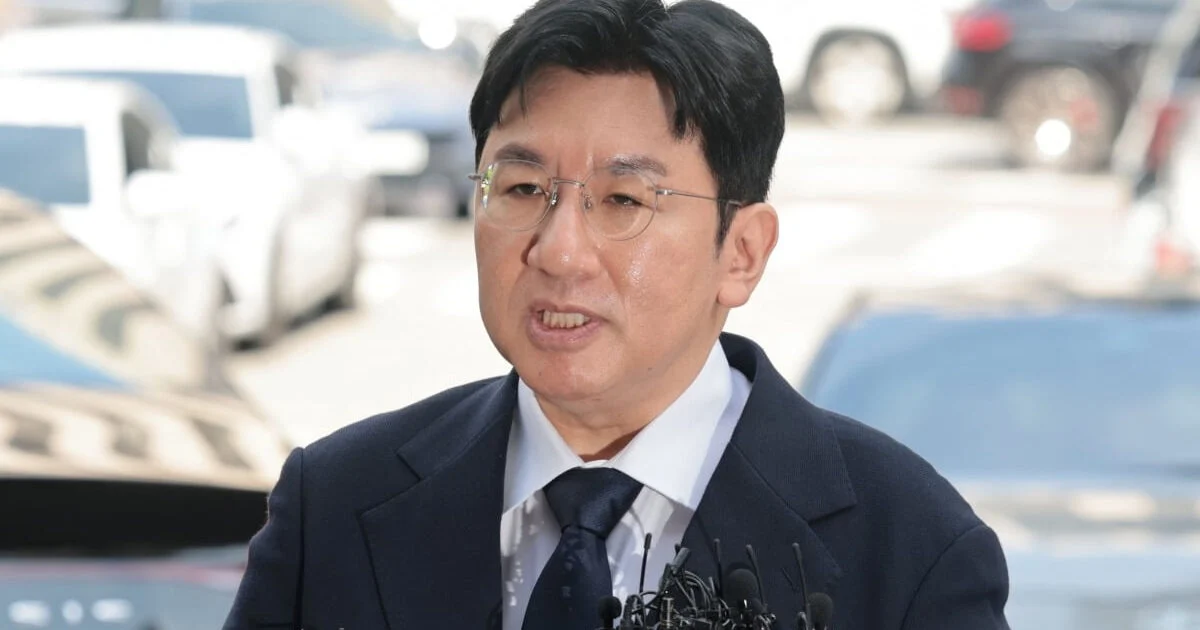 Police Give Latest Update On Bang Si Hyuk’s Investigation At Press Conference