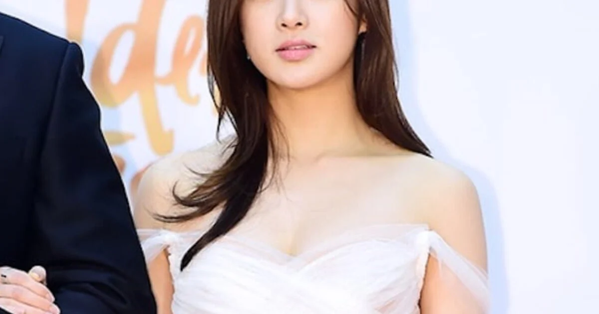 Popular Actress Shocks With Super-Fast Proposal Just Days After Dating