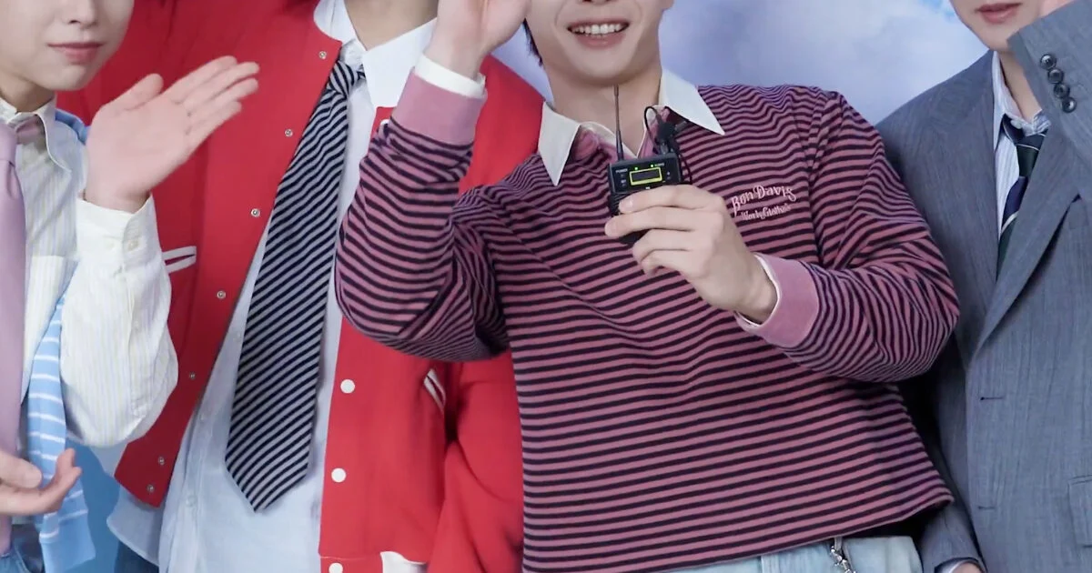 Popular Group Apologizes For Light Stick Controversy, Triggers Massive Reactions