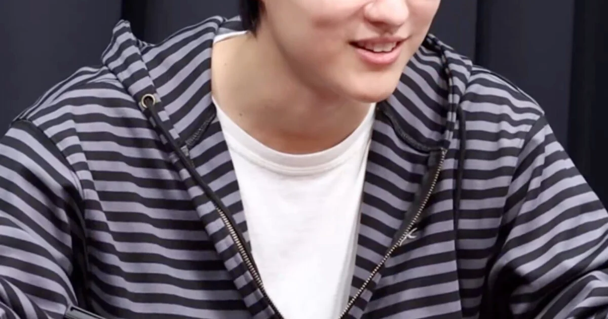 Popular Singer Hit With Fierce Backlash For Putting In Zero Effort At Fan Sign Event.