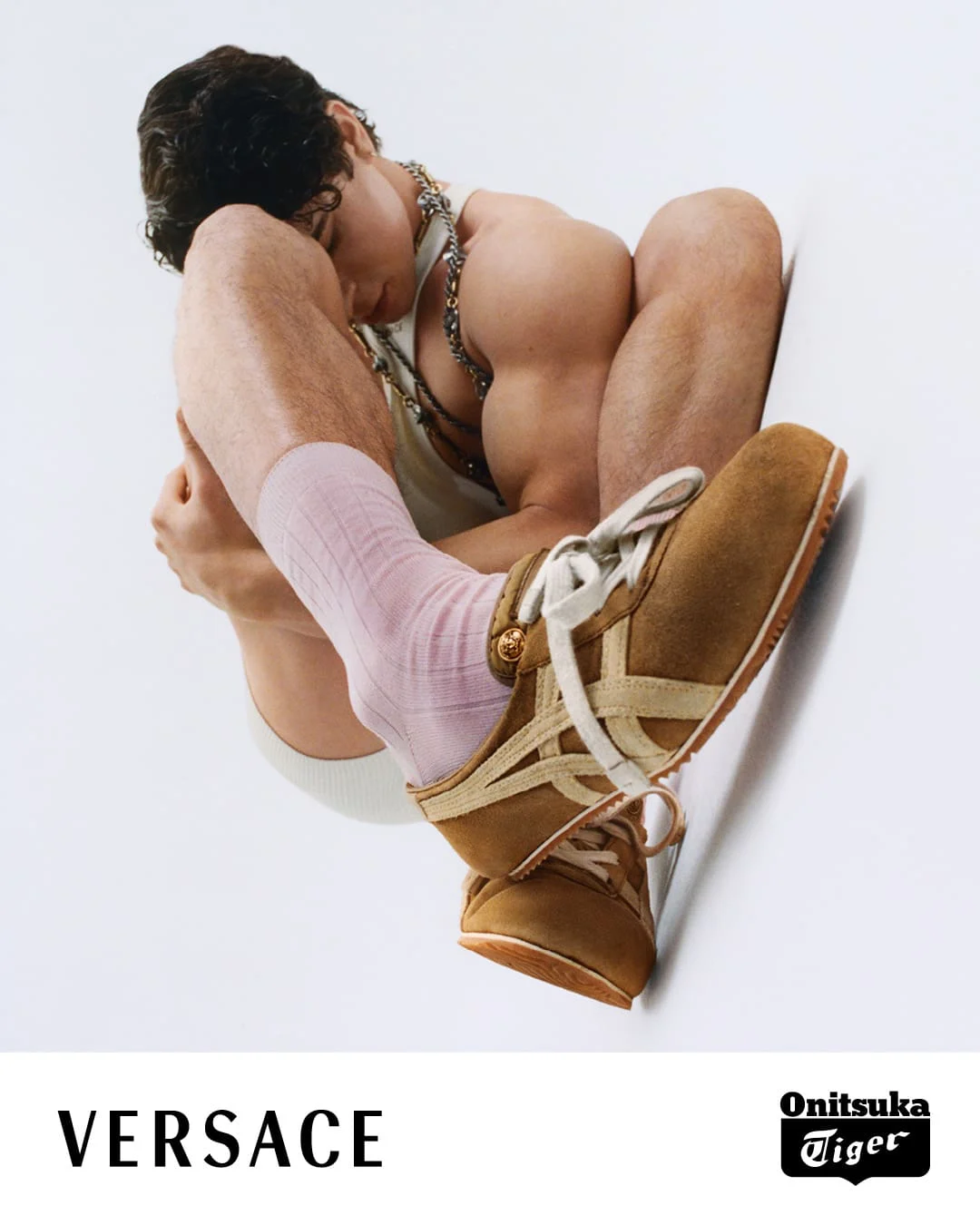 Versace and Onitsuka Tiger Unveil Highly Anticipated Collaboration: A Fusion of Italian Luxury and Japanese Sportswear Heritage