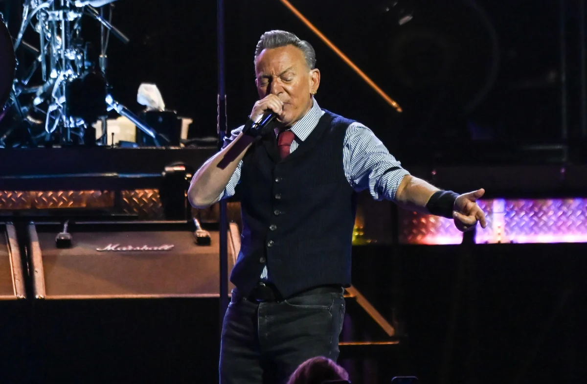 Bruce Springsteen Delivers Blistering Critique of Political Climate and Media Consolidation on Stephen Colbert’s Penultimate Show