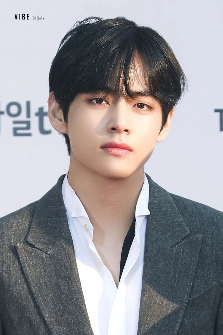 BTS Member V Ignites Intense Social Media Debate Following Silence on Relationship Topics During Recent Group Livestream