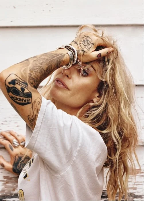 Country Diamond: Gin Wigmore Returns with a Reflective Anthem of Life’s Crossroads