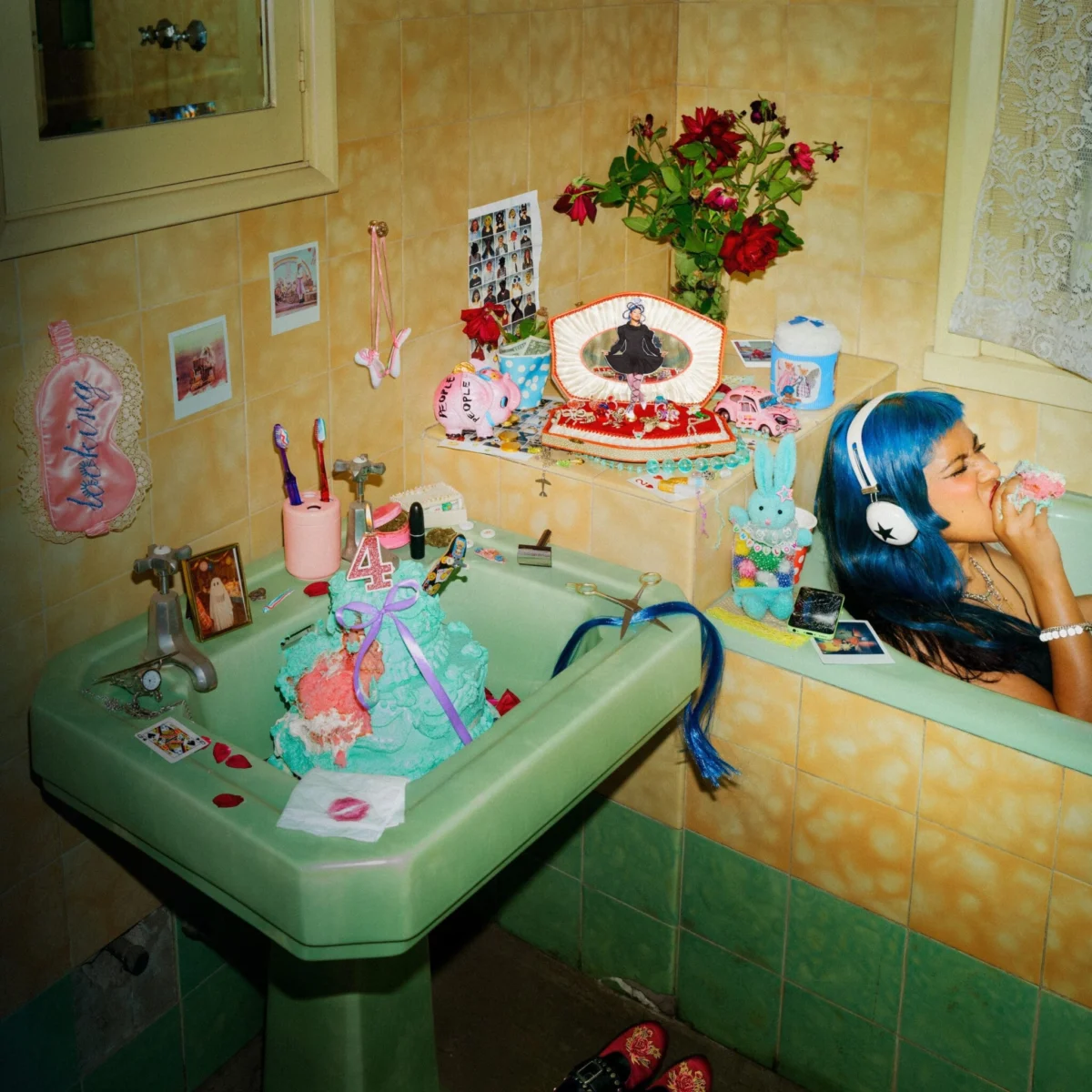 ECCA VANDAL’S SOPHOMORE ALBUM ‘LOOKING FOR PEOPLE TO UNFOLLOW’ IS A FEARLESS EXPLORATION OF IDENTITY AND RESILIENCE