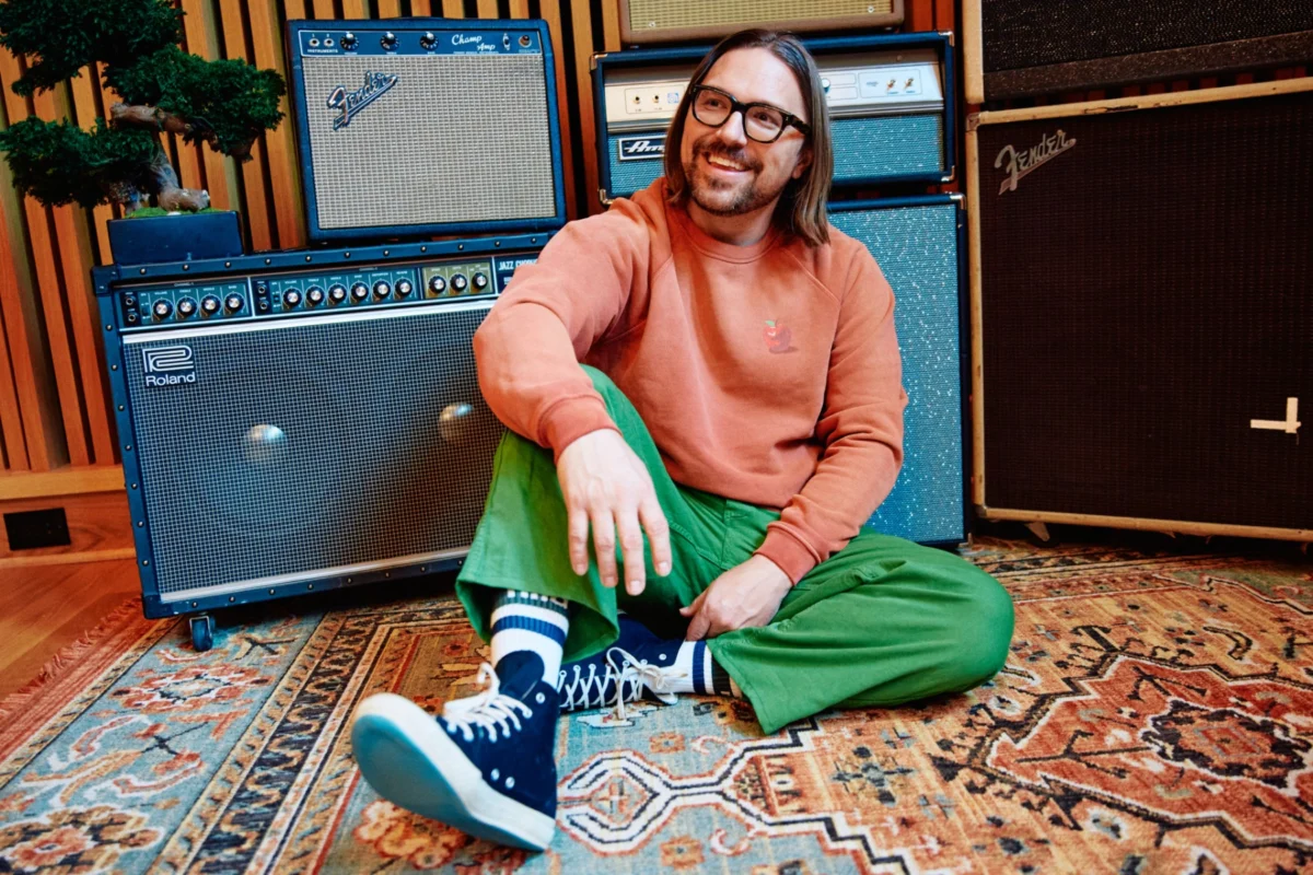 Noah Kahan’s "The Great Divide" Album Debuts at No. 1 on Billboard 200, Shattering Records and Solidifying Star Status