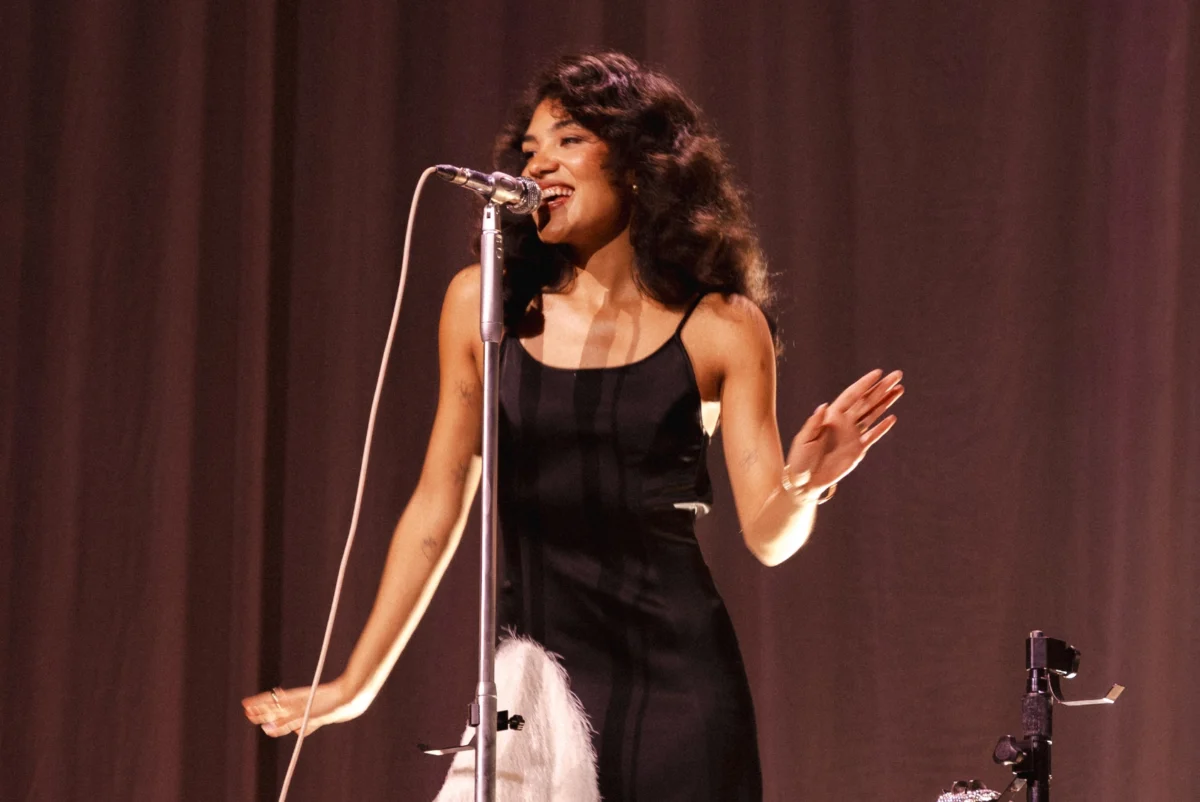 Olivia Dean’s ‘The Art of Loving’ Tour Marks Monumental Ascendancy with Six Sold-Out O2 Arena Nights and Dominant Chart Performance.