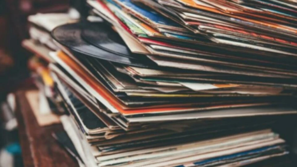 Police Seize Nearly 6,500 Counterfeit Vinyl Records in Major Luton Operation, Exposing Dark Side of Music’s Physical Revival