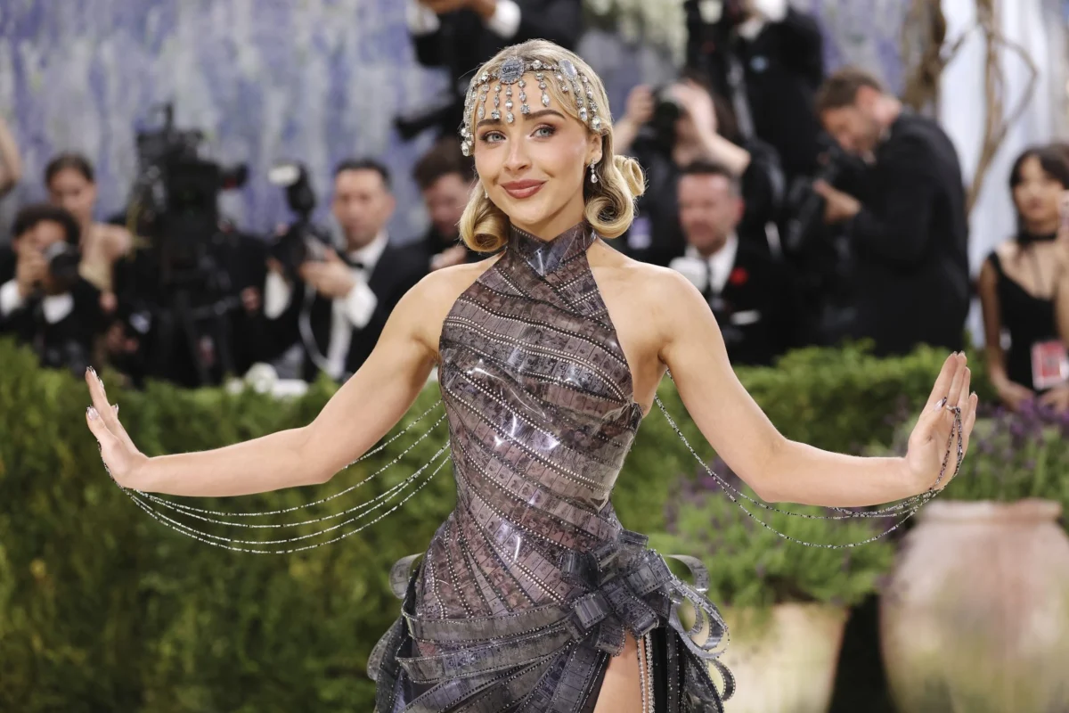 Sabrina Carpenter Dazzles at Met Gala 2026 in Groundbreaking Dior Gown Crafted from Iconic Film Stills