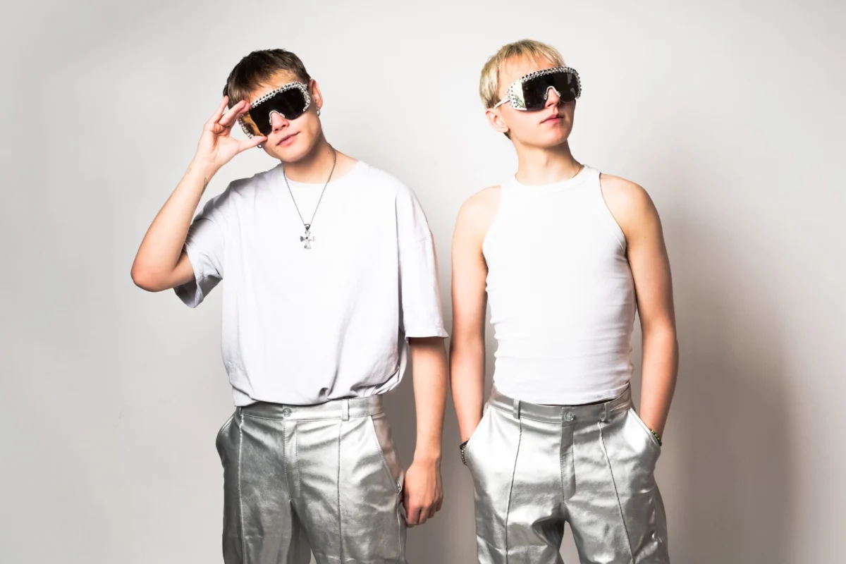 V&Atilde;BOUT is Here: Icelandic Duo V&Atilde;B Unleashes Debut Album with High-Octane Pop and Gen Z Wit