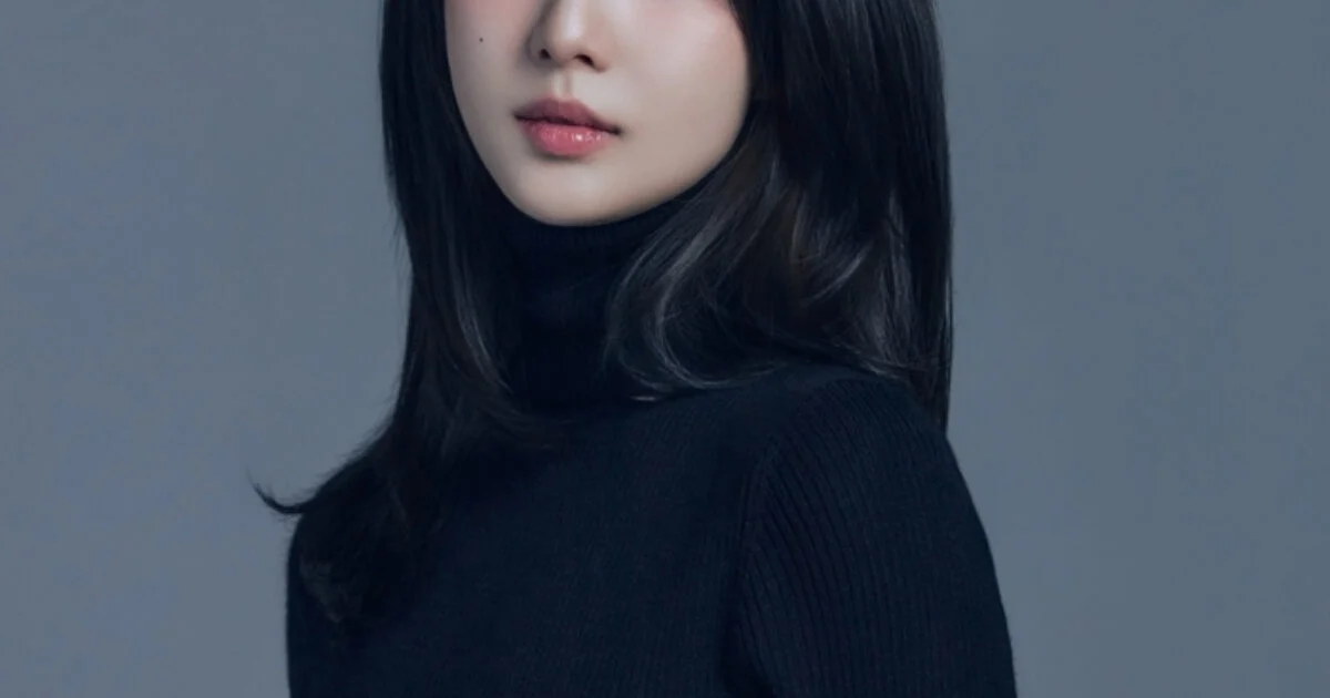 Fans Are In Tears After LOONA Member Reveals Why She Spells Group’s Name Differently