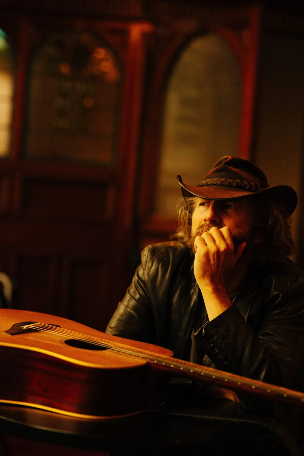 Tom Moriarty Releases Fifth Studio Album, "Chapters," Fusing Folk-Rock with Electronic Innovation