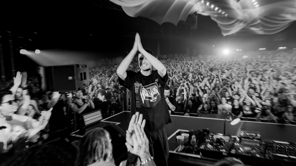 A New Documentary, "Behind The Sound," Offers an Intimate Glimpse into Fred again..’s Landmark USB002 Tour and Mexican Culmination.