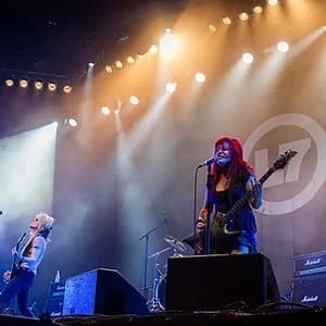 L7 Bassist Jennifer Finch Dies at 57