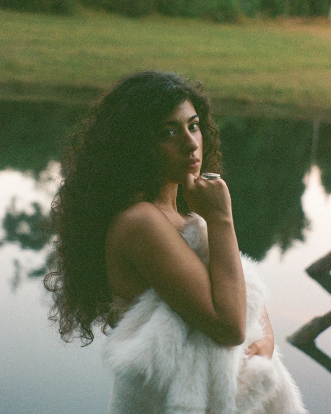 Oriana Gidi Unveils "Biblioteca": A Sonic Journey Through Experimentation and Cinematic Soundscapes