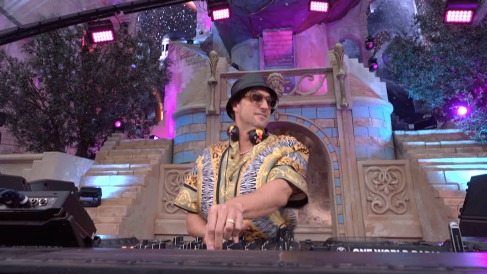 Watch FISHER close his Tomorrowland 2026 Mainstage set with Avicii’s ‘Levels’