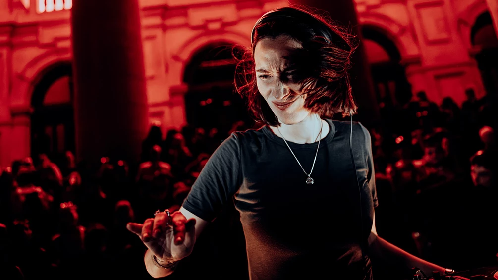 Amelie Lens Makes History With Landmark Homecoming Performance At Antwerp Royal Museum Of Fine Art To Celebrate Debut Album AURA
