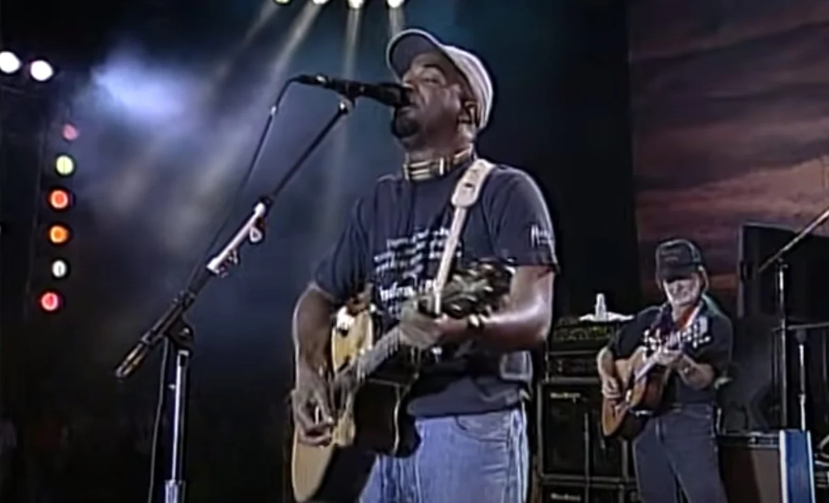 Before Multi-Platinum Records and Grammy Awards, Hootie & the Blowfish Got Paid in Beer and Stolen Equipment
