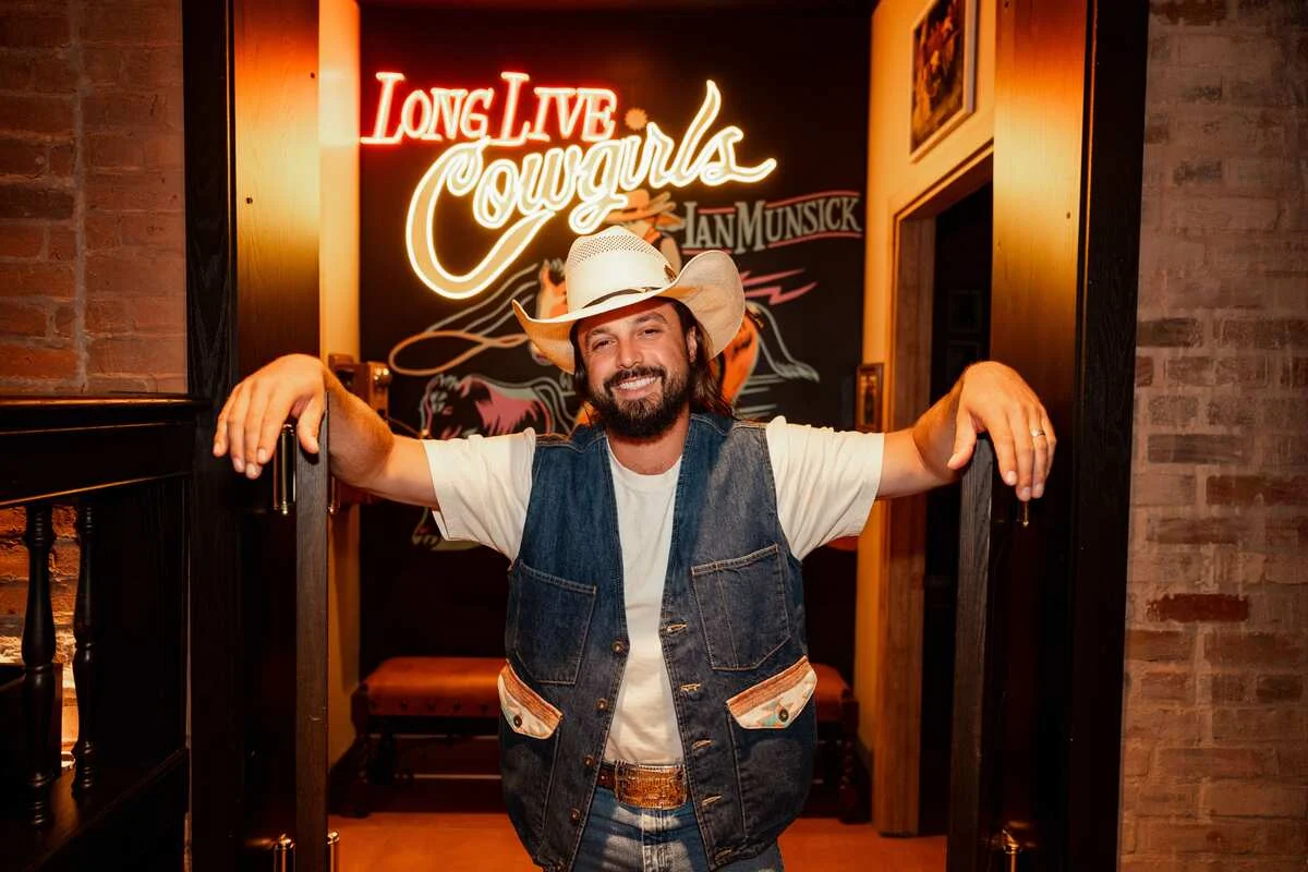 “Here We Are” – Ian Munsick Opens Cowboy Bar & Western Grill In South Dakota As Wife’s 5-Year Vision Comes To Life | Whiskey Riff