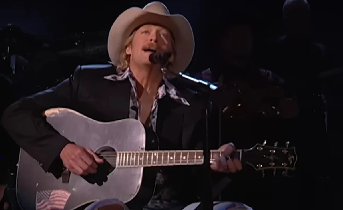 The Day the World Stopped Turning: How Alan Jackson Captured America’s Grief at the 2001 CMA Awards