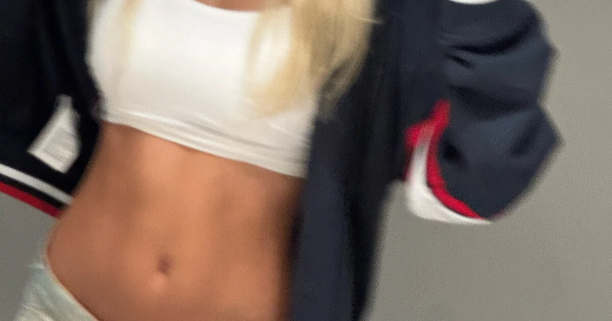 Trending Girl Group Idol Showcases Unreal Defined Abs