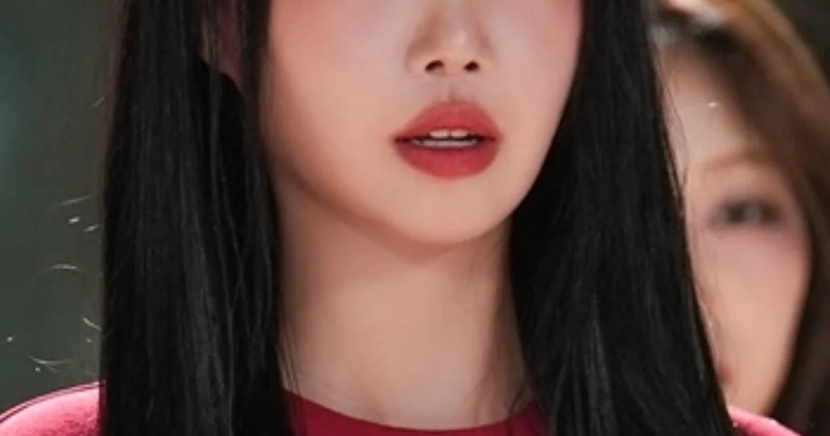 Fans express growing frustration as soloist Soojin announces an indefinite delay in her comeback plans