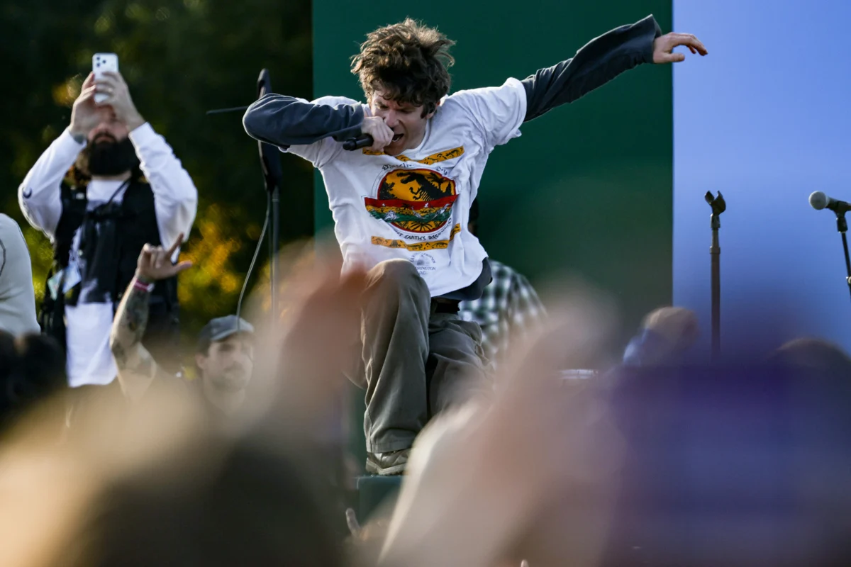 Turnstile brings historic free benefit concert to the Washington Monument drawing 60,000 fans for humanitarian relief.